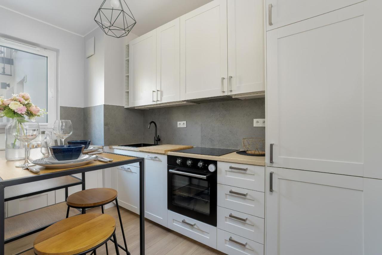 Stylish & Comfy Garbary Apartments With Parking By Noclegi Renters Poznan Luaran gambar