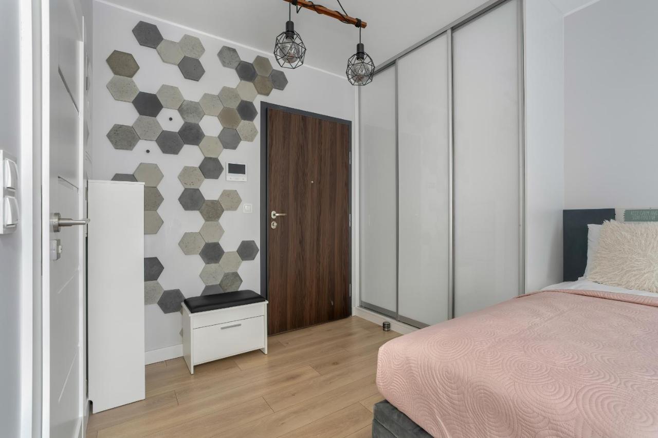 Stylish & Comfy Garbary Apartments With Parking By Noclegi Renters Poznan Luaran gambar