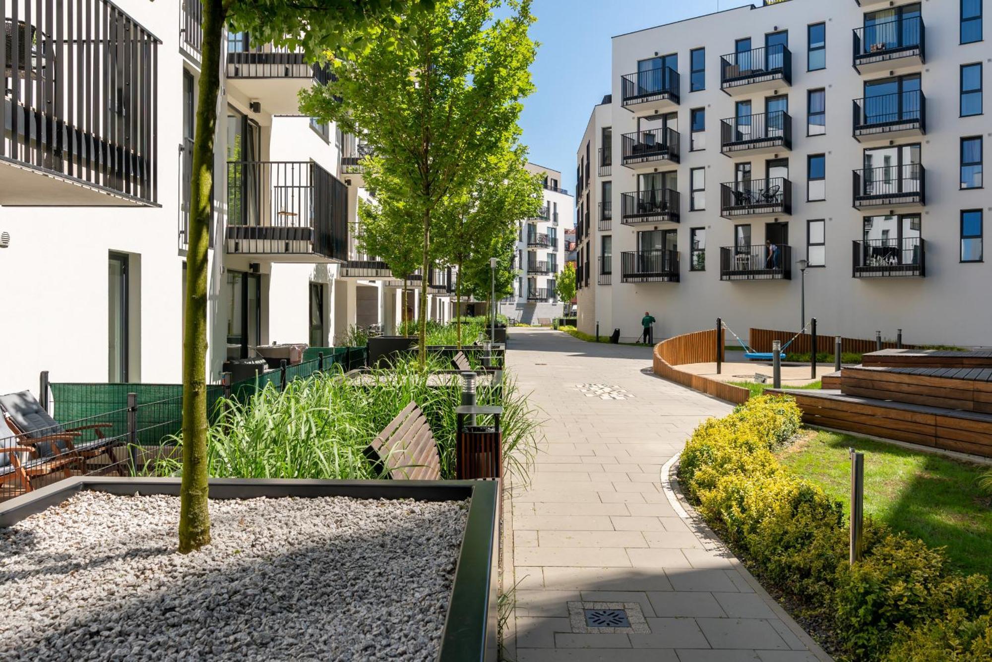 Stylish & Comfy Garbary Apartments With Parking By Noclegi Renters Poznan Luaran gambar